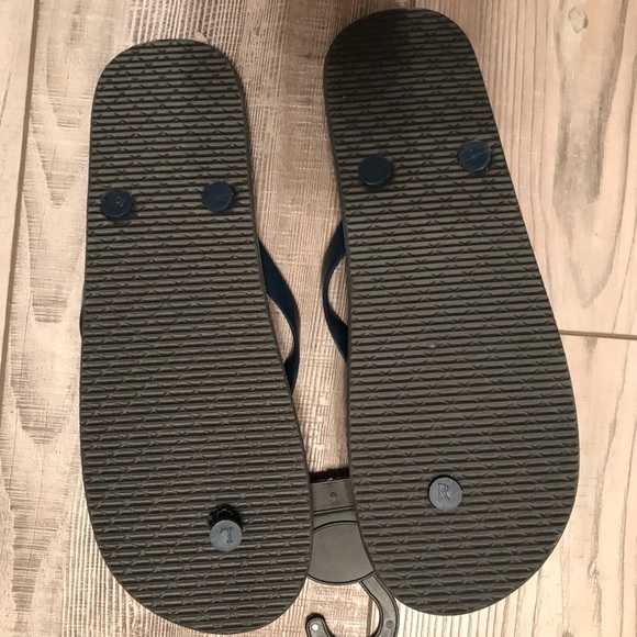 Saint Louis Cardinals Flip Flops - Picture 2 of 3